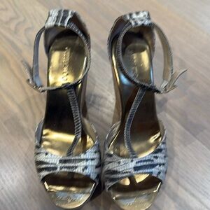 Jimmy Choo wedge
Size 39 Leather animal print